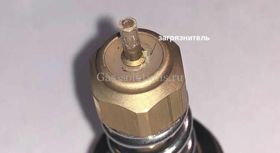 загрязнитель на седле в газовой рампе